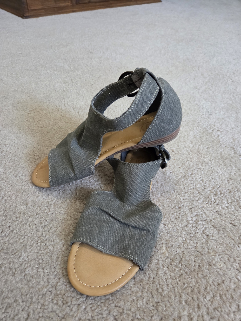 True Craft Olive Green Open-Toe Slingback Sandals New With Tags
